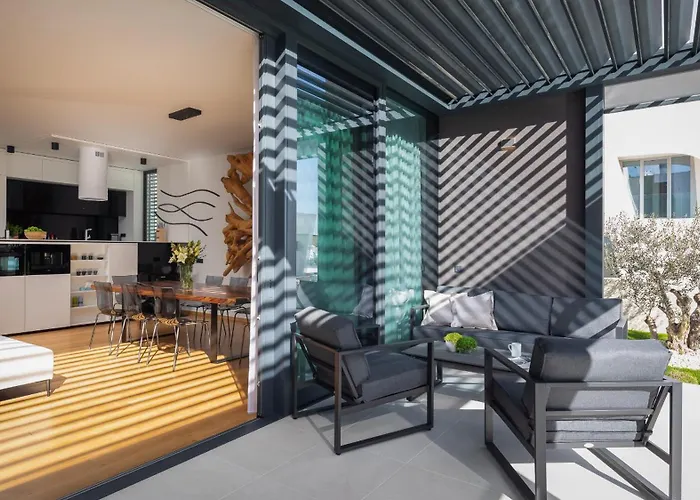 Вилла Acacia With Heated Pool