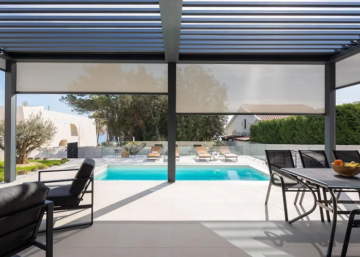 Acacia With Heated Pool Петрчане