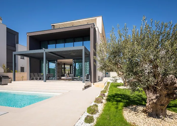 Acacia With Heated Pool