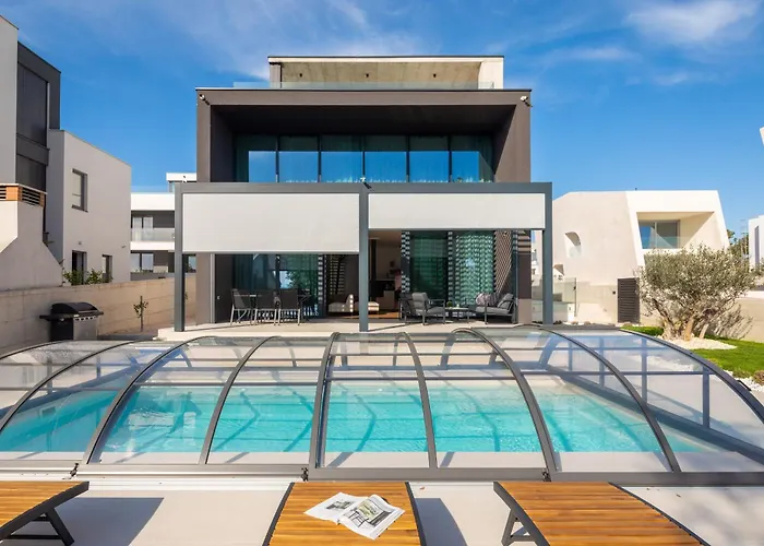 Вилла Acacia With Heated Pool *