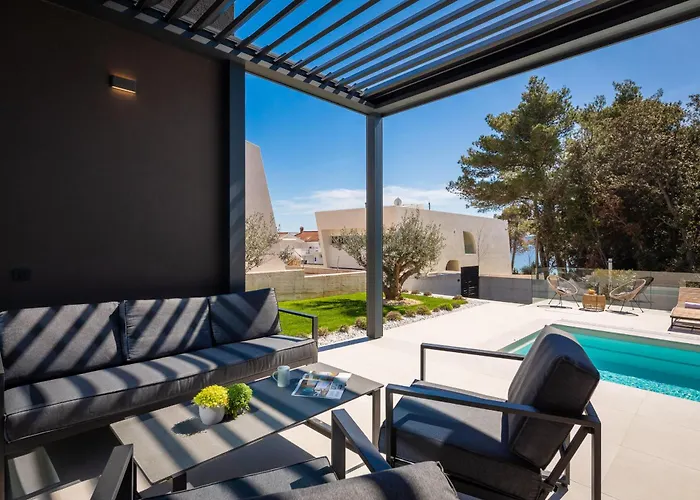 Acacia With Heated Pool *